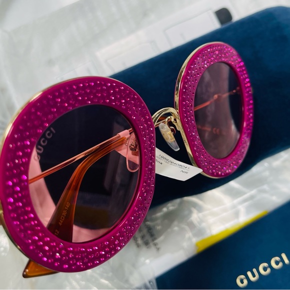 GUCCI UNISEX FUCHSIA CRYSTAL PAVE SUNGLASSES FROM THE BLIND BY LOVE COLLECTIONS - Picture 5 of 16